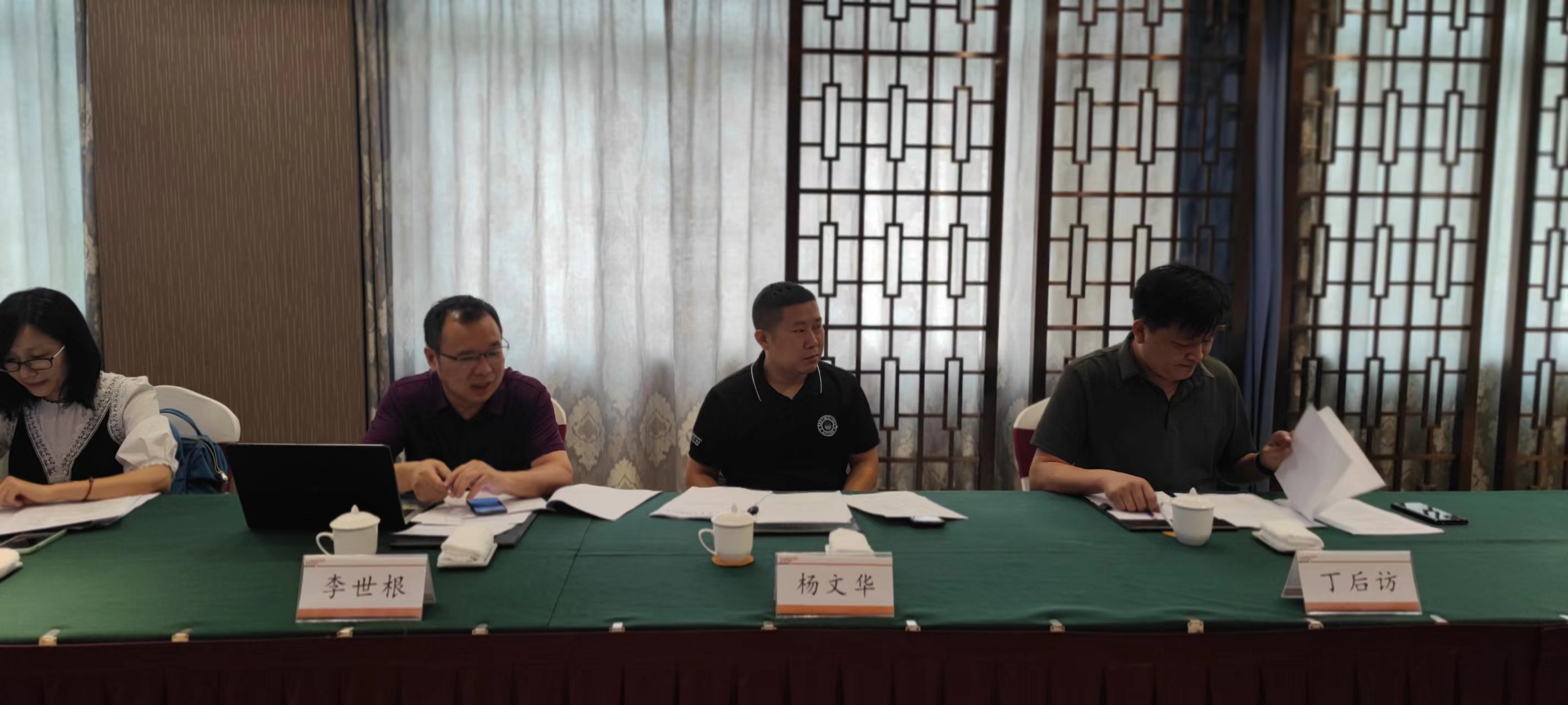 专家组对标准的内容进行指导